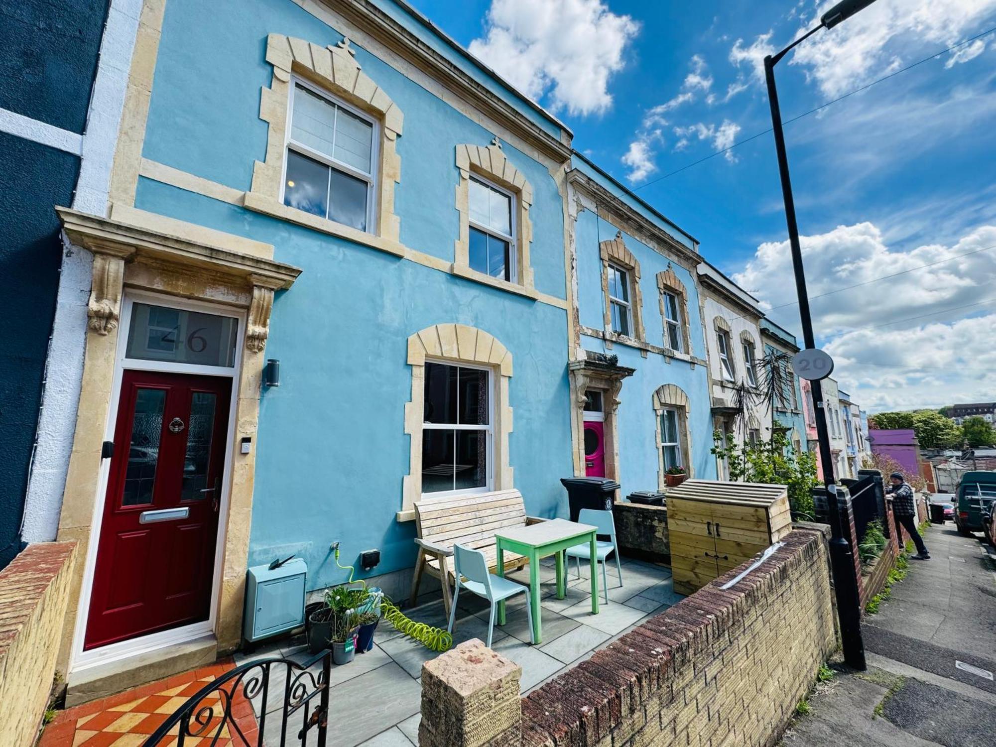 Modern & Vintage Inspired Home In Old Totterdown Bristol Exterior photo